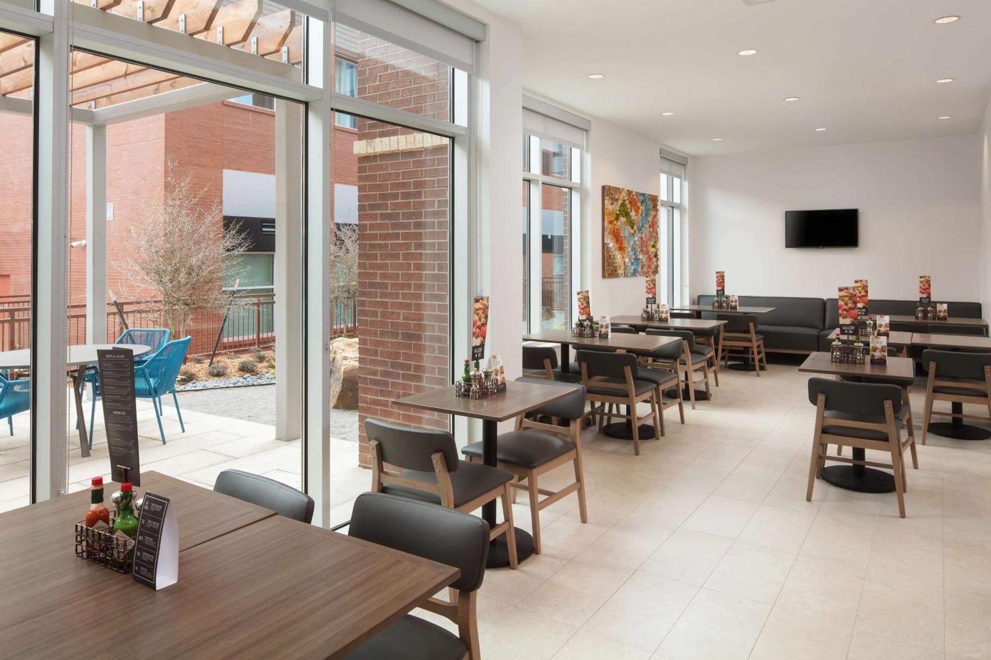 Hyatt Place Bricktown Hotel 3*
